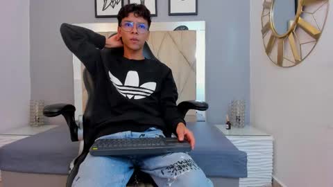 Adams Bobby online show from 12-02-25, 11:26