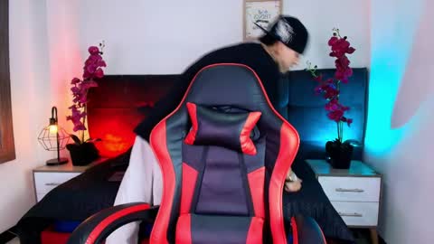 AdamsWalkerr  online show from 03-31-26, 12:49