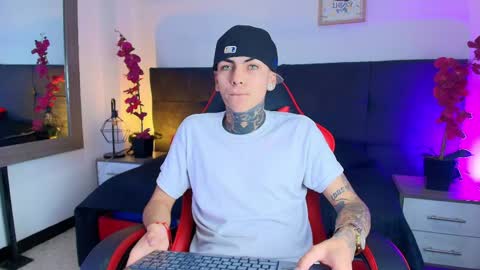 AdamsWalkerr  online show from 04-07-26, 12:38