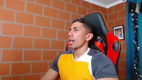 Snapshot of adan_sin1 chatting on 12-19-24, 07:18 Adan Sin online show from 12-19-24, 07:18