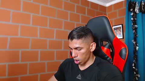 Snapshot of adan_sin1 chatting on 12-21-24, 06:55 Adan Sin online show from 12-21-24, 06:55