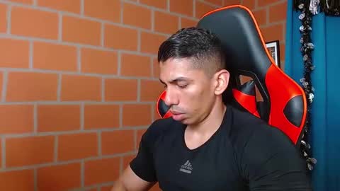 Snapshot of adan_sin1 chatting on 12-28-24, 01:29 Adan Sin online show from 12-28-24, 01:29