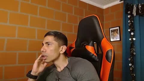 Snapshot of adan_sin1 chatting on 01-18-25, 09:45 Adan Sin online show from 01-18-25, 09:45