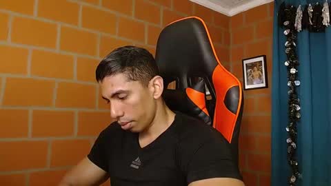 Snapshot of adan_sin1 chatting on 01-23-25, 07:07 Adan Sin online show from 01-23-25, 07:07