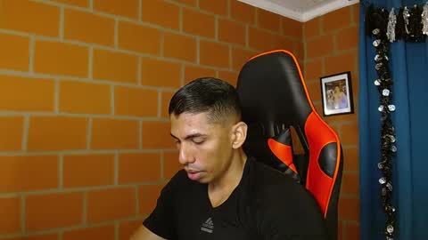 Snapshot of adan_sin1 chatting on 01-27-25, 04:54 Adan Sin online show from 01-27-25, 04:54