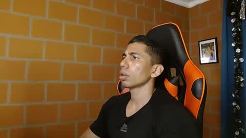 Snapshot of adan_sin1 chatting on 02-25-25, 06:31 Adan Sin online show from 02-25-25, 06:31