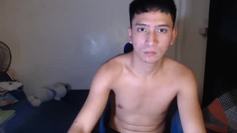 Snapshot of adancummer chatting on 12-15-25, 05:23 adancummer online show from 12-15-25, 05:23