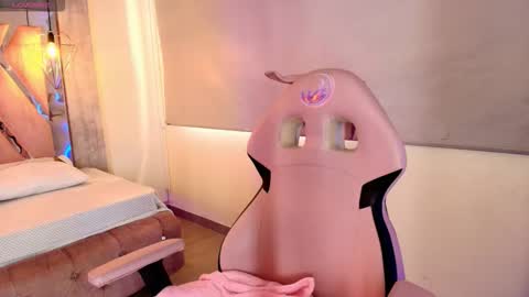 Snapshot of adara_evanss chatting on 10-04-25, 08:40 Adara online show from 10-04-25, 08:40