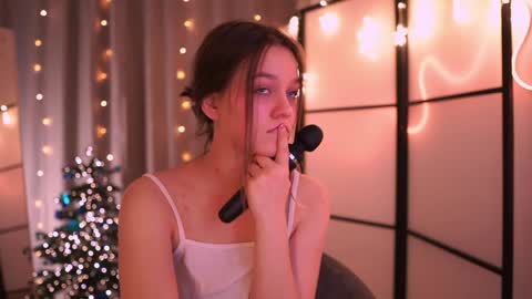 Snapshot of addy_moon chatting on 12-21-24, 03:09 Addy online show from 12-21-24, 03:09