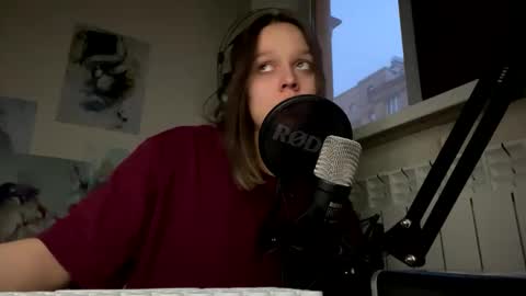 Snapshot of addy_moon chatting on 12-29-24, 06:35 Addy online show from 12-29-24, 06:35