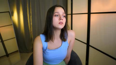 Snapshot of addy_moon chatting on 03-07-25, 04:33 Addy online show from 03-07-25, 04:33