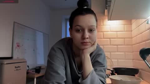 Snapshot of addy_moon chatting on 11-27-25, 10:28 Addy online show from 11-27-25, 10:28