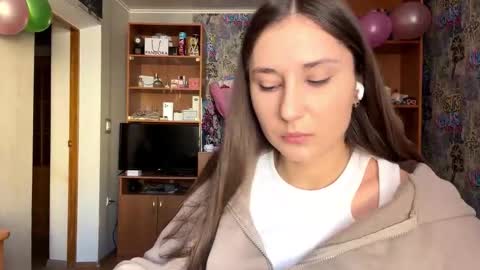 Snapshot of adeleapel chatting on 02-20-26, 08:05 Poly online show from 02-20-26, 08:05