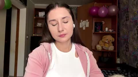 Snapshot of adeleapel chatting on 02-24-26, 06:11 Poly online show from 02-24-26, 06:11