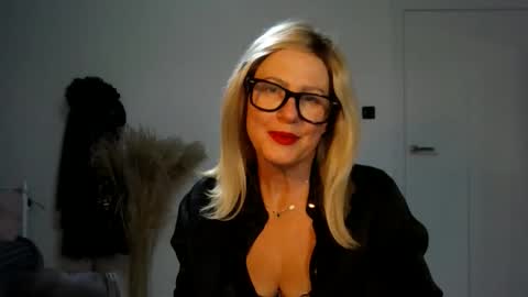 Snapshot of adelemilf40 chatting on 10-23-25, 06:28 adelemilf40 online show from 10-23-25, 06:28