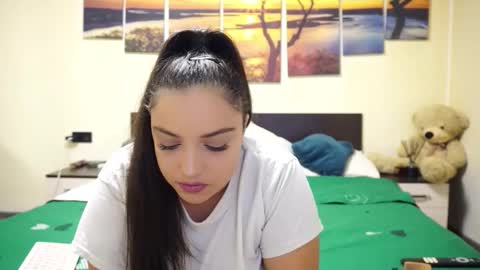 Adellineee online show from 10-23-25, 08:51