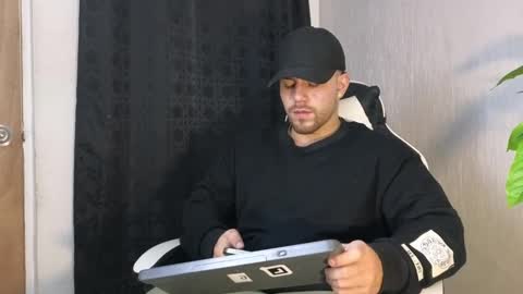 Ades online show from 10-07-25, 11:51