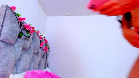 Snapshot of adhara__evanss chatting on 02-18-25, 10:14   online show from 02-18-25, 10:14