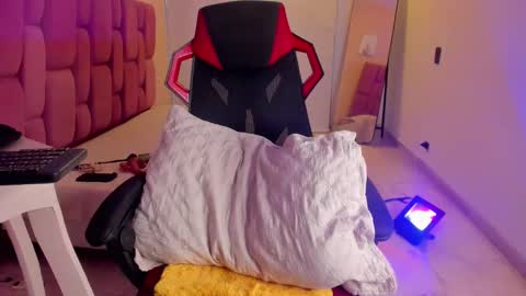 Snapshot of adonis_hot_xx chatting on 12-04-25, 09:45 adonis_hot_xx online show from 12-04-25, 09:45