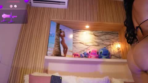 Adri crof online show from 11-12-25, 04:02