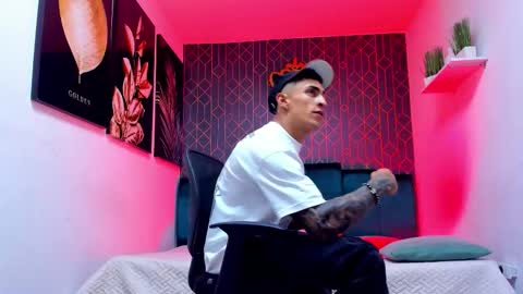 Snapshot of adrian_rae chatting on 09-26-25, 06:34 online show from 09-26-25, 06:34