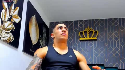 Snapshot of adrian_rae chatting on 11-12-25, 12:00 online show from 11-12-25, 12:00