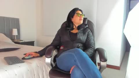 Adriana online show from 12-16-25, 04:28
