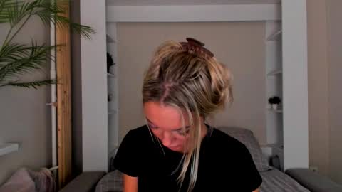 Adriana online show from 01-17-25, 04:47