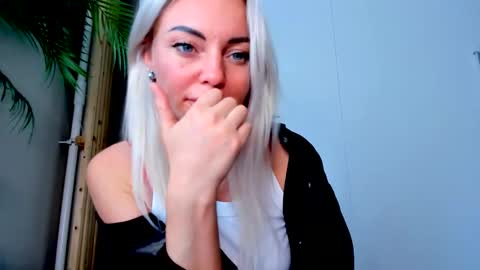 Adriana online show from 09-12-25, 01:11