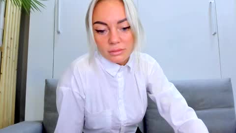 Adriana online show from 10-11-25, 02:15