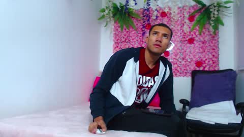 adriel_and_risitos_ online show from 10-19-25, 09:15