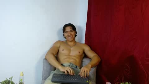 adriel_escalante online show from 10-09-25, 02:20