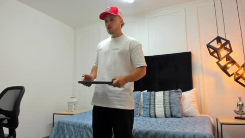 Adrein Roche online show from 02-01-25, 01:44