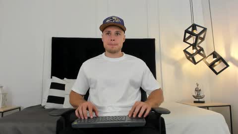 Adrein Roche online show from 02-11-25, 11:22