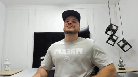 Adrein Roche online show from 10-03-25, 01:24