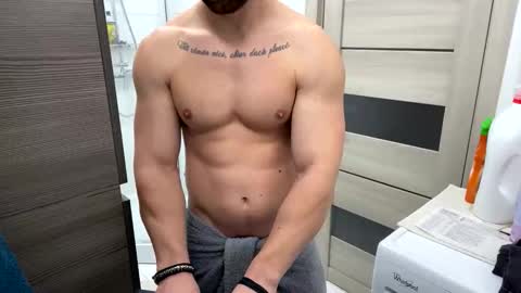 Snapshot of advp69 chatting on 10-23-25, 12:15 Mrrfitt online show from 10-23-25, 12:15