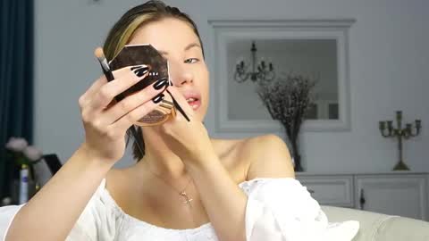 Aelia online show from 09-26-25, 03:32