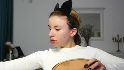 Aelia online show from 09-29-25, 03:44