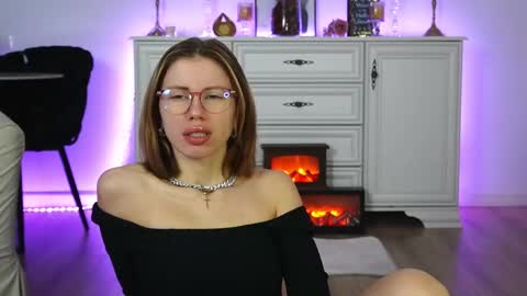 Aelia online show from 10-16-25, 04:35