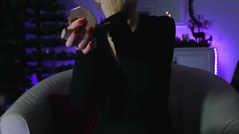 Aelia online show from 11-22-25, 05:17