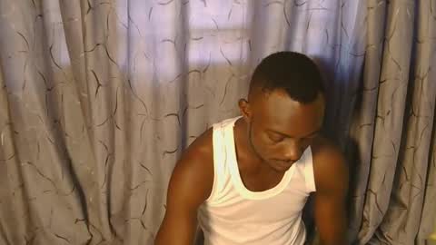 Snapshot of african_hotchocolate chatting on 12-16-25, 05:45 sexiest online show from 12-16-25, 05:45