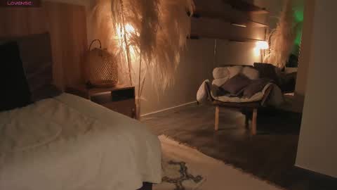 Emma online show from 03-12-25, 03:02