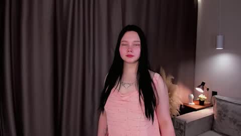 Snapshot of agatabell_ chatting on 12-17-25, 03:18 Rose online show from 12-17-25, 03:18