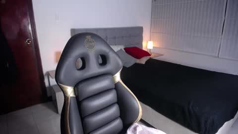 Agatha Bellucci  online show from 10-28-25, 04:31