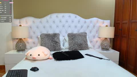 Snapshot of agatha_lenon chatting on 01-24-25, 10:41 Agatha online show from 01-24-25, 10:41