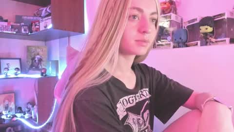 Camila     2 online show from 01-09-25, 07:08