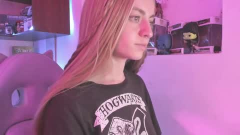 Camila     2 online show from 01-09-25, 10:09