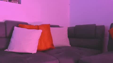 Camila     2 online show from 02-09-25, 01:22