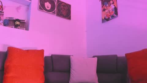 Camila     2 online show from 02-12-25, 11:41