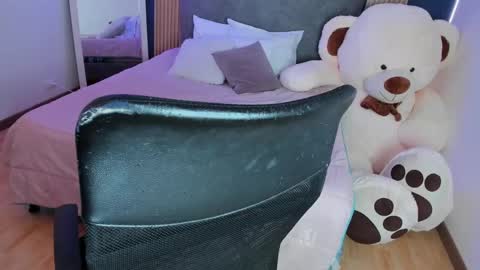 Agatha Mendoza online show from 12-19-24, 11:18